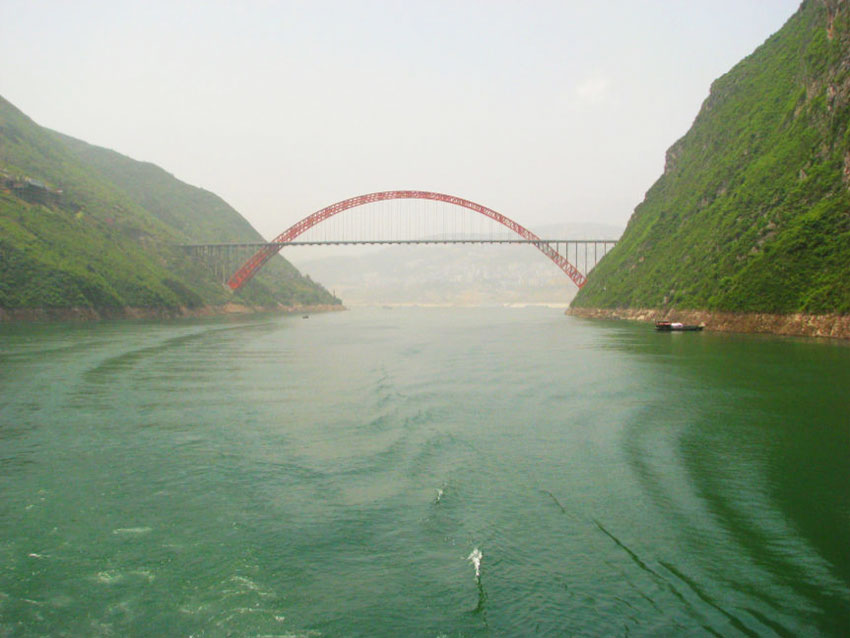Fot. 4. Wysokość światła ok. 85 m (most Wushan)