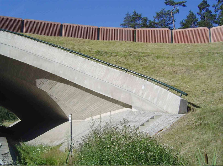 Fot. 23. Odprowadzenie wody poza obiekt mostowy